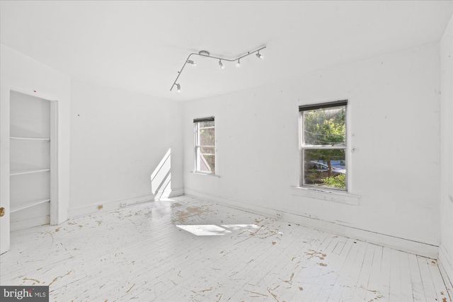 4718 RESERVOIR RD NW, Washington, DC 20007