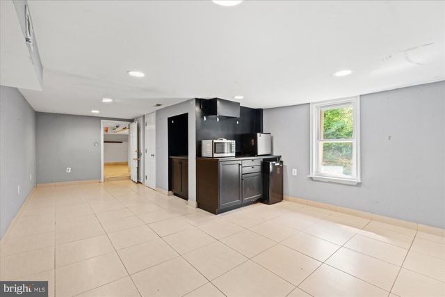 4718 RESERVOIR RD NW, Washington, DC 20007