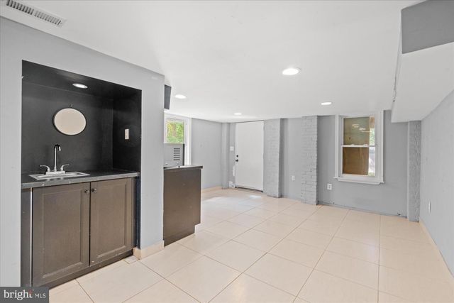 4718 RESERVOIR RD NW, Washington, DC 20007