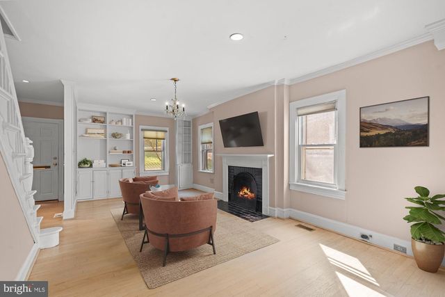 4718 RESERVOIR RD NW, Washington, DC 20007
