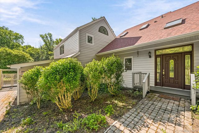 36 Chardavoyne Road, Warwick, NY 10990