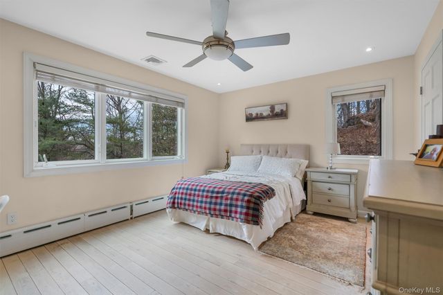 36 Chardavoyne Road, Warwick, NY 10990