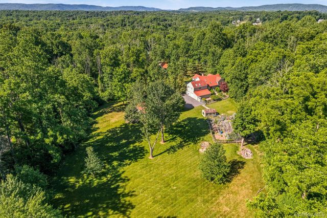 36 Chardavoyne Road, Warwick, NY 10990