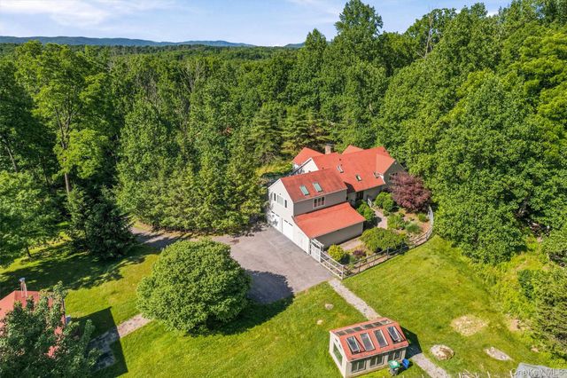 36 Chardavoyne Road, Warwick, NY 10990