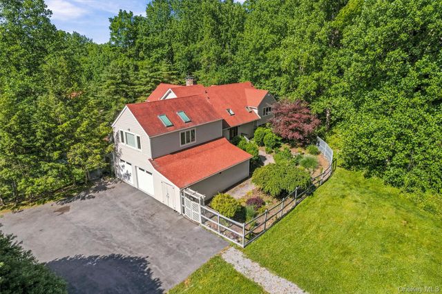 36 Chardavoyne Road, Warwick, NY 10990