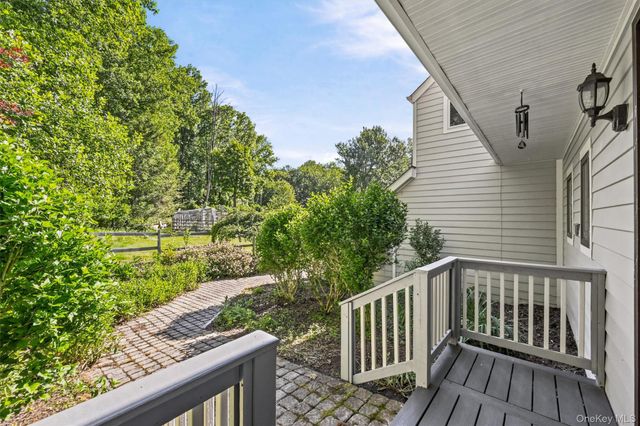 36 Chardavoyne Road, Warwick, NY 10990