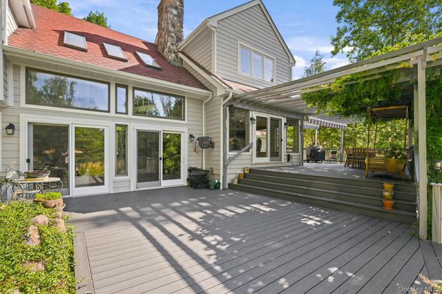 36 Chardavoyne Road, Warwick, NY 10990