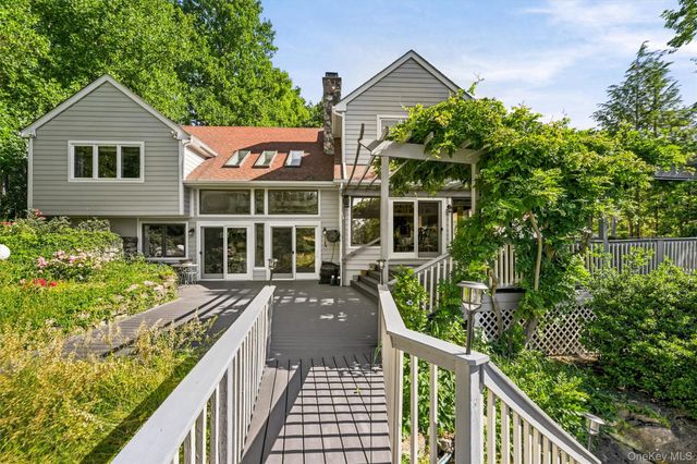 36 Chardavoyne Road, Warwick, NY 10990
