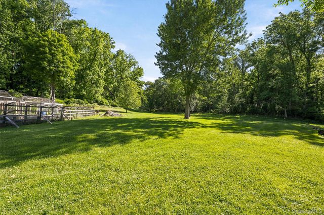 36 Chardavoyne Road, Warwick, NY 10990