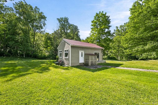 36 Chardavoyne Road, Warwick, NY 10990