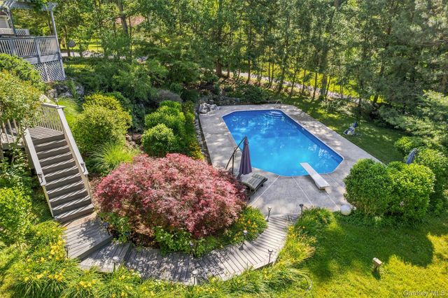 36 Chardavoyne Road, Warwick, NY 10990
