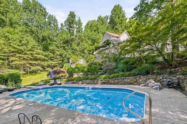 36 Chardavoyne Road, Warwick, NY 10990