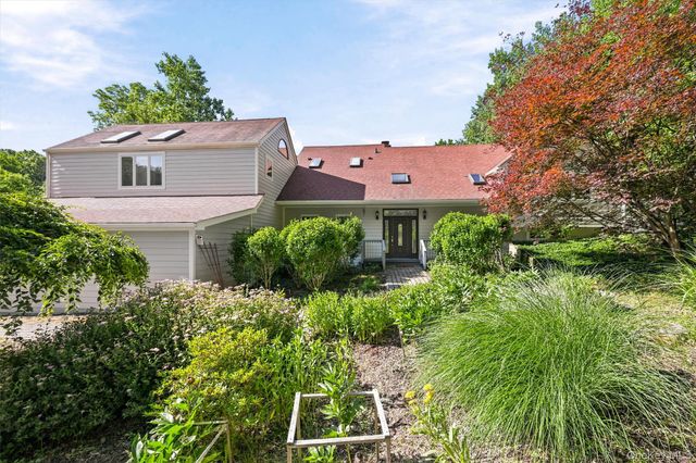 36 Chardavoyne Road, Warwick, NY 10990