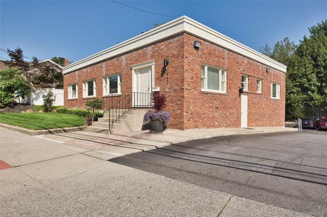 121 Pulaski Road, Kings Park, NY 11754