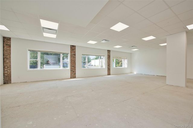 121 Pulaski Road, Kings Park, NY 11754