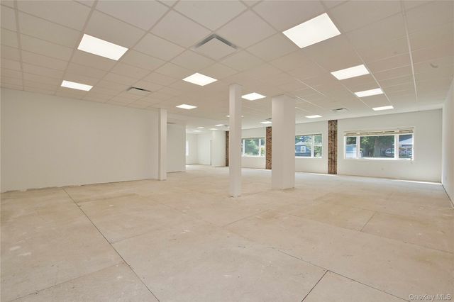 121 Pulaski Road, Kings Park, NY 11754