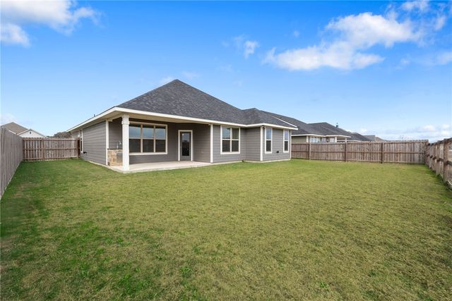 424 Brazos Bend, Snook, TX 77878