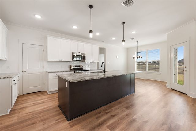 424 Brazos Bend, Snook, TX 77878