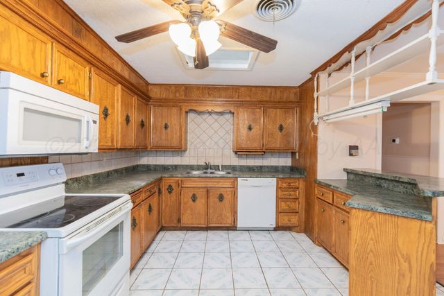 1221 E STUDEBAKER Avenue, Amarillo, TX 79108