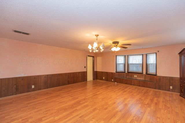 1221 E STUDEBAKER Avenue, Amarillo, TX 79108