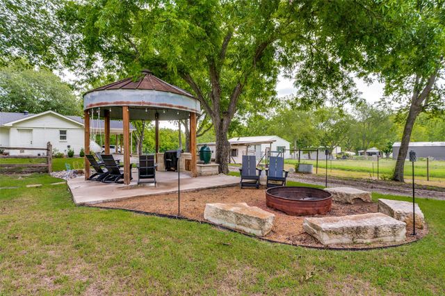 274 Yowell Hill Road, Whitewright, TX 75491