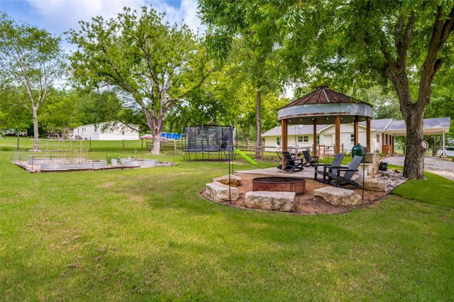 274 Yowell Hill Road, Whitewright, TX 75491