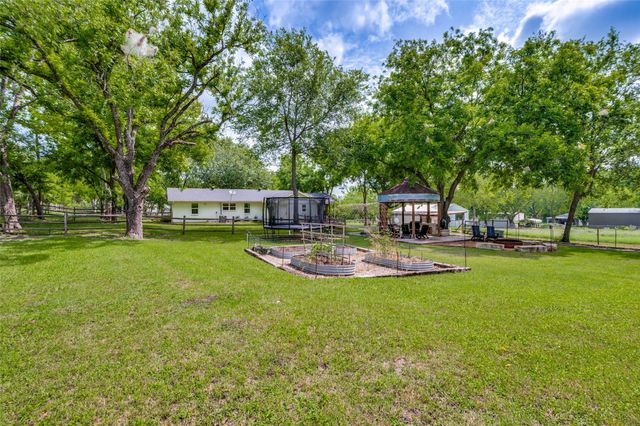 274 Yowell Hill Road, Whitewright, TX 75491