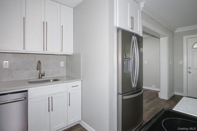 100 North Country Road 4, Miller Place, NY 11764