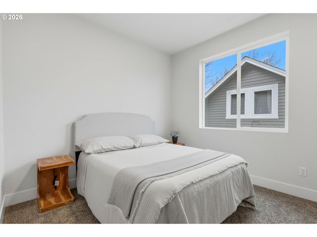 3794 Ne 81ST Ave, Portland, OR 97213