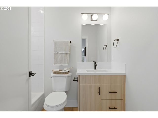 3794 Ne 81ST Ave, Portland, OR 97213