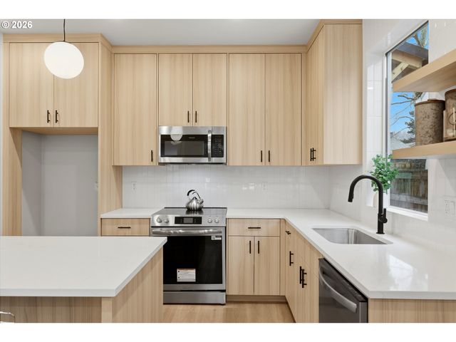 3794 Ne 81ST Ave, Portland, OR 97213