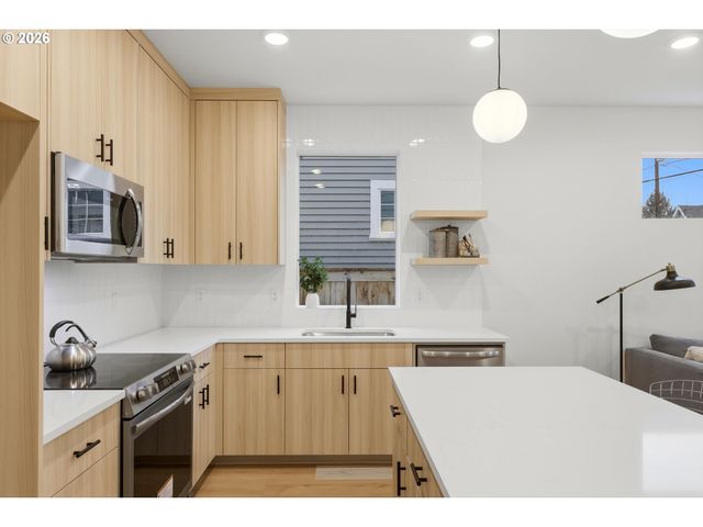 3794 Ne 81ST Ave, Portland, OR 97213