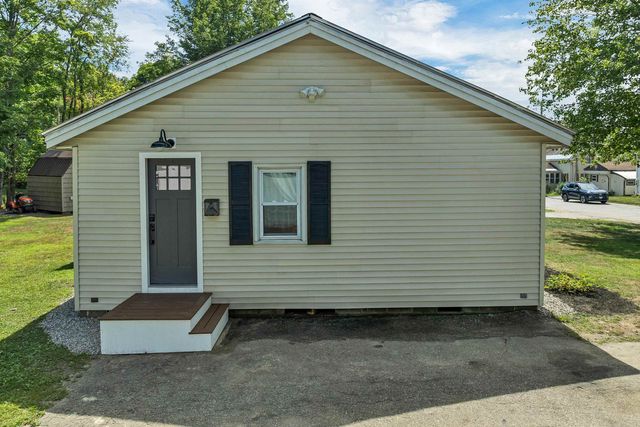 28 Mount Vernon Street, Farmington, NH 03835