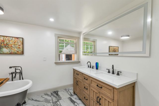 28 Mount Vernon Street, Farmington, NH 03835