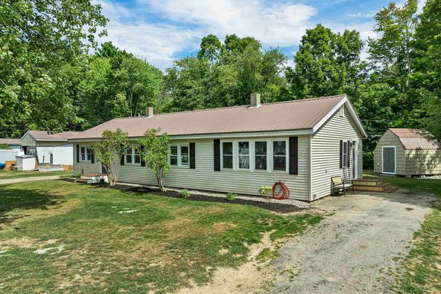 28 Mount Vernon Street, Farmington, NH 03835