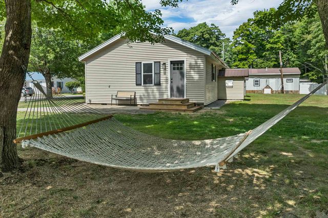 28 Mount Vernon Street, Farmington, NH 03835