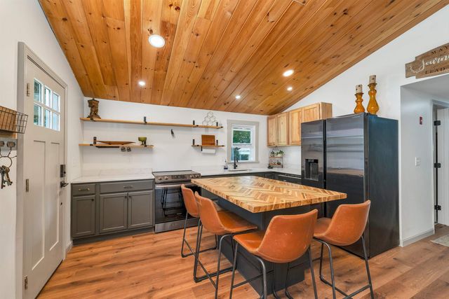 28 Mount Vernon Street, Farmington, NH 03835
