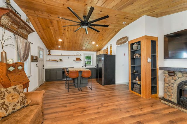 28 Mount Vernon Street, Farmington, NH 03835
