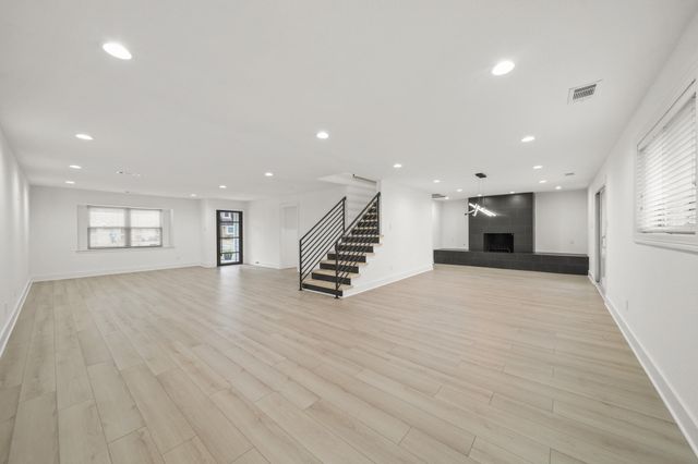 6010 Rutherglenn Drive, Houston, TX 77096