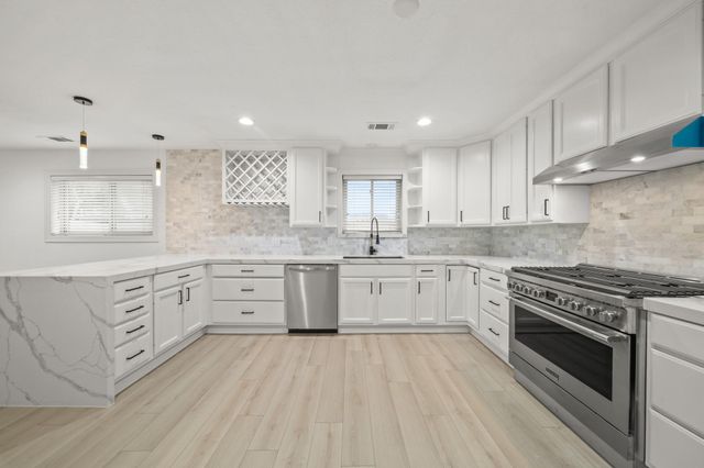 6010 Rutherglenn Drive, Houston, TX 77096