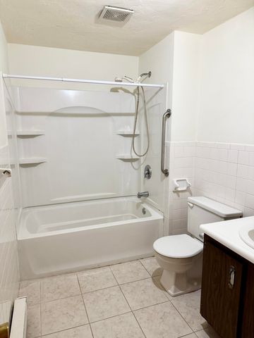 300 Falmouth Road APT 7D, Mashpee, MA 02649