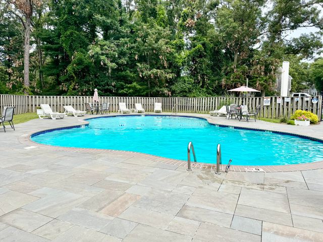 300 Falmouth Road APT 7D, Mashpee, MA 02649