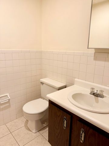 300 Falmouth Road APT 7D, Mashpee, MA 02649