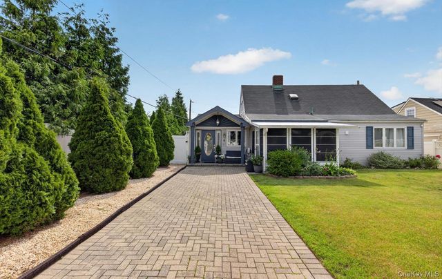 5 Long Lane, Levittown, NY 11758