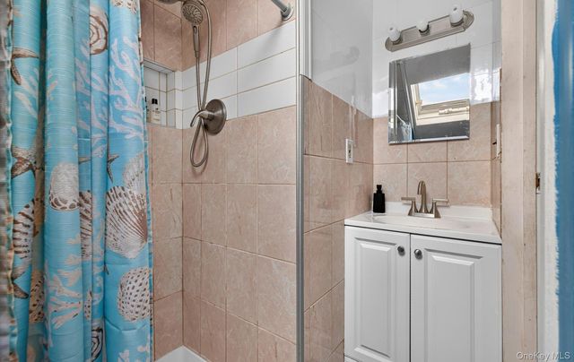 5 Long Lane, Levittown, NY 11758