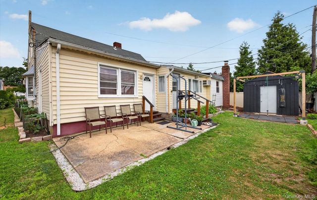 5 Long Lane, Levittown, NY 11758