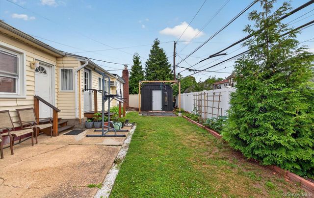 5 Long Lane, Levittown, NY 11758