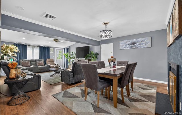 5 Long Lane, Levittown, NY 11758