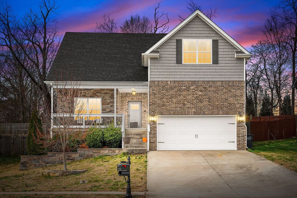 2204 Killington Dr, Clarksville, TN 37040