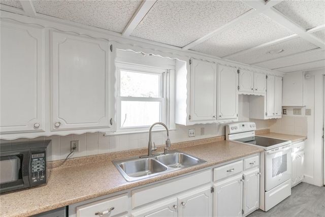 1425 S 14th Street, Chickasha, OK 73018